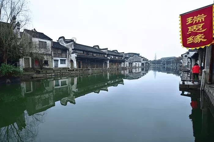 跳动的旋转球